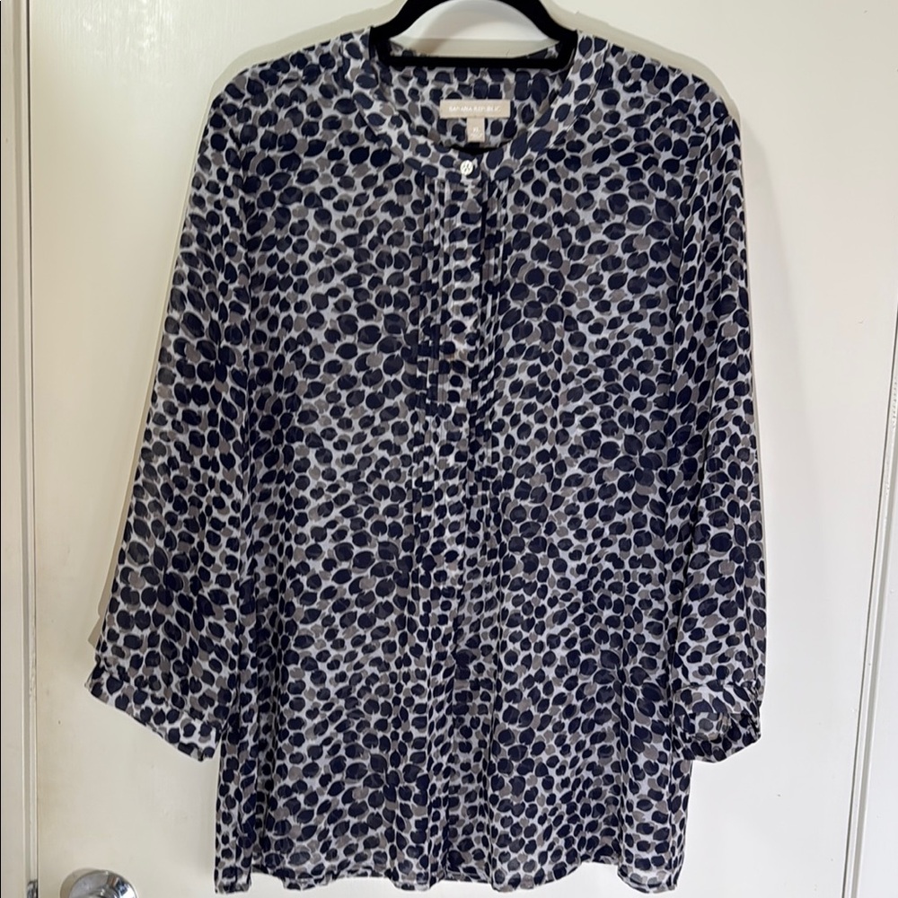 Banana Republic Navy Gray and White Pattern Top